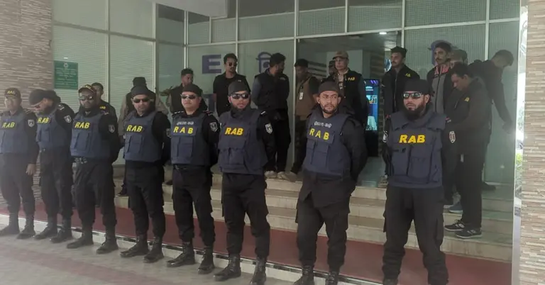 তারেক রহমানের আগমন উপলক্ষে নিরাপত্তা বাহিনীর অবস্থান